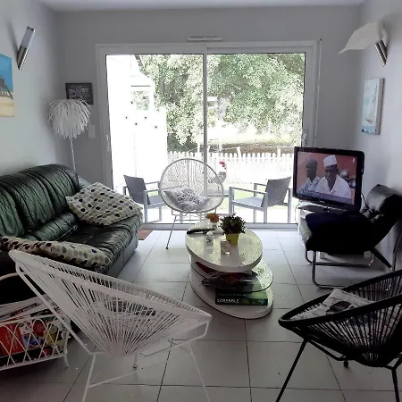Maison De 2 Chambres A A 300 M De La Avec Jardin Clos Et Wifi Lanton